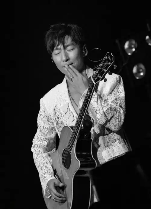 陈羽凡吸毒被抓,经纪公司发布辟谣声明,同日造警方实锤!