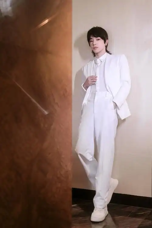 华晨宇直播##华晨宇白西装