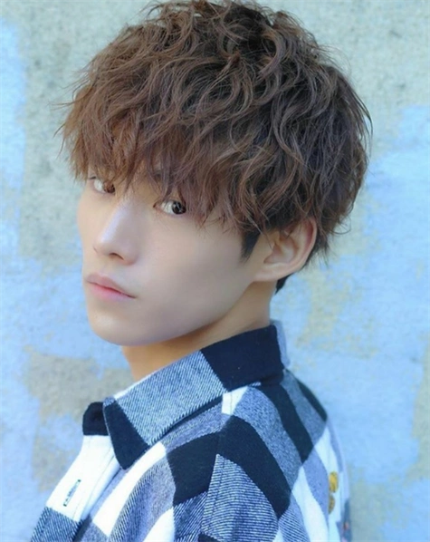 日系空气烫纹理烫 细软少发量发质烫发_男生烫发 - 美发站