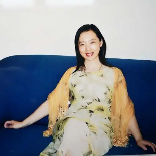 人说女人四十豆腐渣,我说女人四十一枝花 四十岁的女人成熟,知栽.