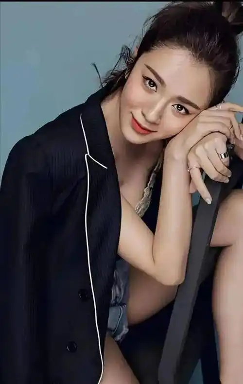 王晓晨性感迷人的气质女神,征服亿万观众的心!_时尚_生活_魅力