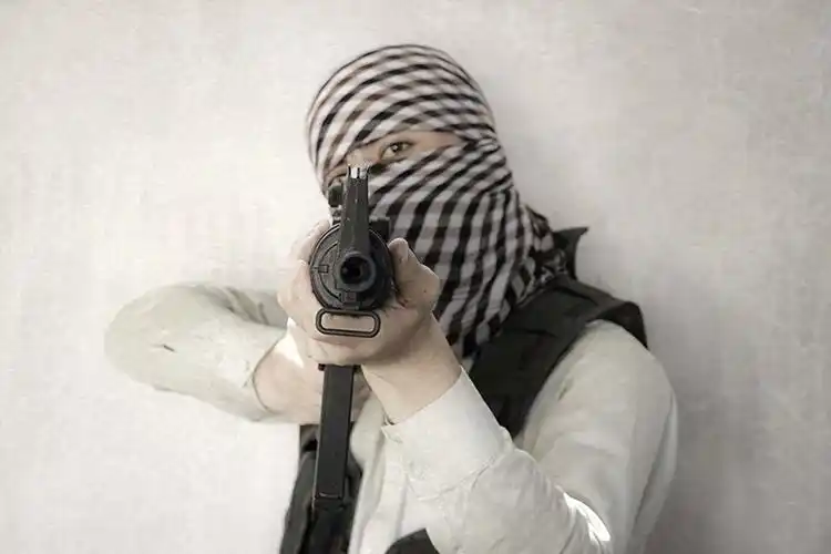 用枪指着你的恐怖分子