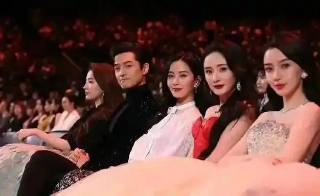 杨幂却八连扑口碑翻车,她啥时候超车闺蜜?