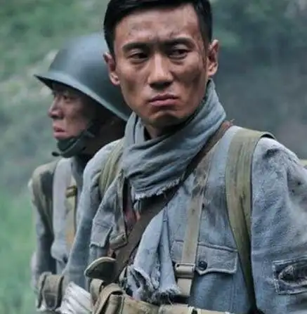 他是军旅剧的硬汉,长相比吴京帅气,奈何演十几部主角就是不红_徐洪
