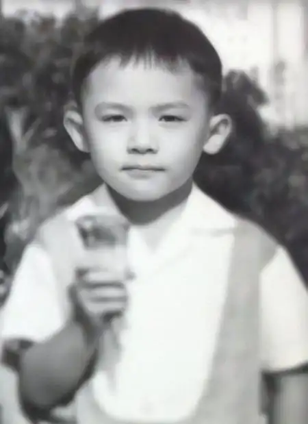 梁朝伟童年照