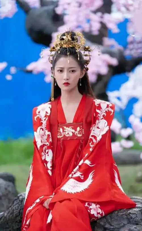 这些红衣古装女星你钟意哪一个?张芷溪美翻了 彭小苒惊艳时光