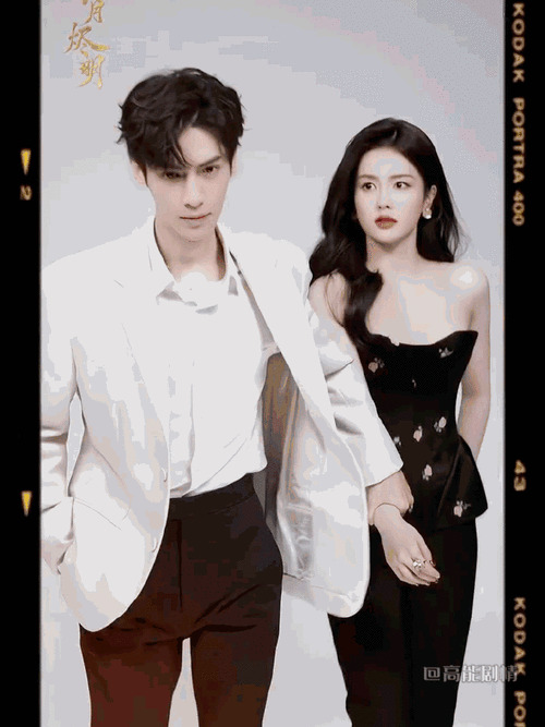 罗云熙霸总式牵白鹿手