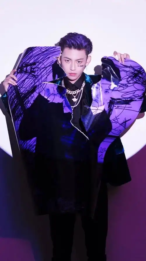 手机高清壁纸|明星壁纸|小鬼王琳凯