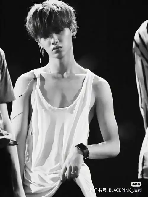 黄明昊的锁骨杀腹肌杀手臂杀绝了妈呀!