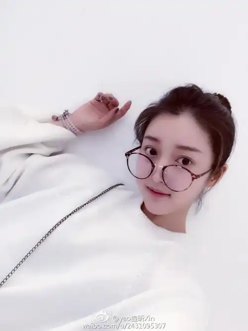 18岁中戏校花 民间女神刘垚昕海量写真