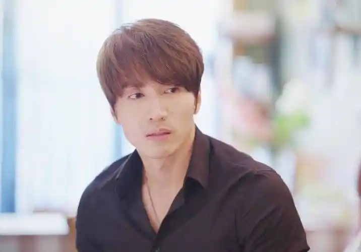 言承旭新剧《我好喜欢你》热播,傲娇主编好身材成焦点_观众_状态_扮演