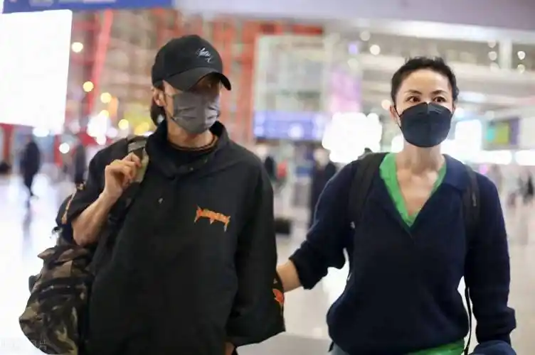 谢霆锋和杨幂传出恋情传闻,粉丝们纷纷猜测真相!_王菲_关系_明星