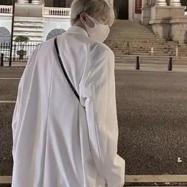 看起来干净简约又温柔的男生头像 高冷侧脸男生真人头像图片合集