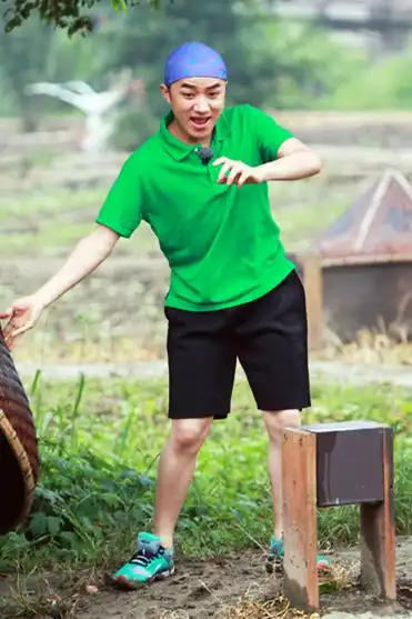 王祖蓝李亚男登记结婚 奔跑吧兄弟送祝福