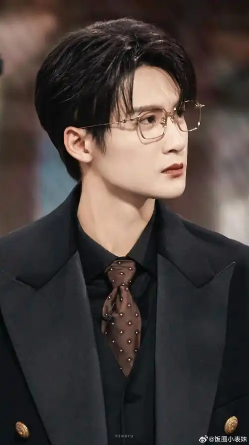 眼镜杀#檀健次和金丝眼镜适配度满分,这不就是小说里的斯文败类男主吗