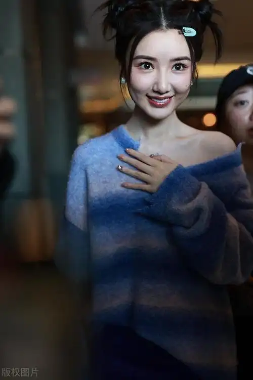 毛晓彤这身材,这才是尤物啊!