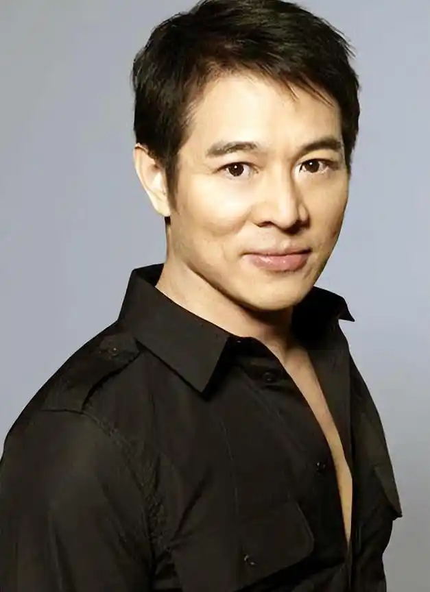 李连杰身体衰老的原因是什么人到了年纪自然衰老而已