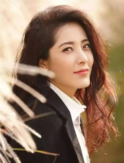 原创曾黎的5段感情三段和影帝四月被拍到新恋情45岁还未结婚