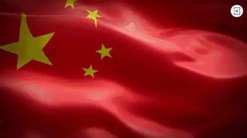 正是在五星红旗下,中华民族变得更加斗志昂扬,百姓生活变得更为美满