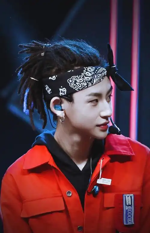 小鬼王琳凯520万福利剪了短发换了新发型原谅我没有认出来