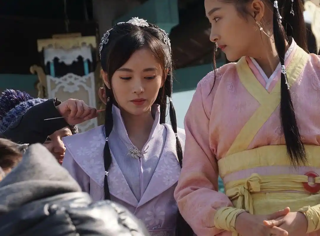 多年前,拍摄《九州天空城》时的关晓彤和鞠婧祎!