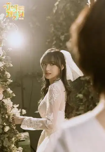 有一种惊艳叫程潇穿婚纱看到俏皮卖萌的一刻承认心动了