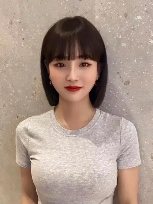 夏天发量少的女生可以尝试减龄超a短发