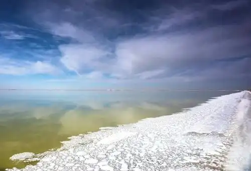67几亿年前,察尔汗盐湖曾是一片汪洋大海,后因地壳上升,海底裸露