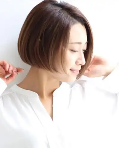 女人过了40岁发型别乱剪,今夏流行波波头,时尚气质不挑人