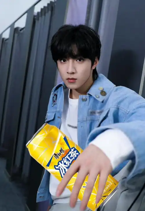 时代少年团欢聚够痛快##刘耀文康师傅冰红茶品牌代言人