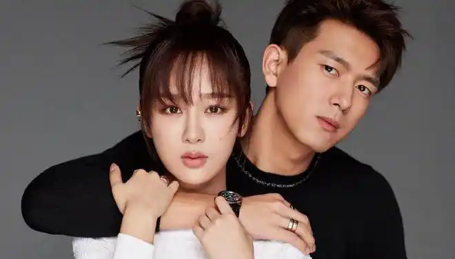 杨紫李现剧外首次合体情侣戒指十分抢镜粉丝留言在一起