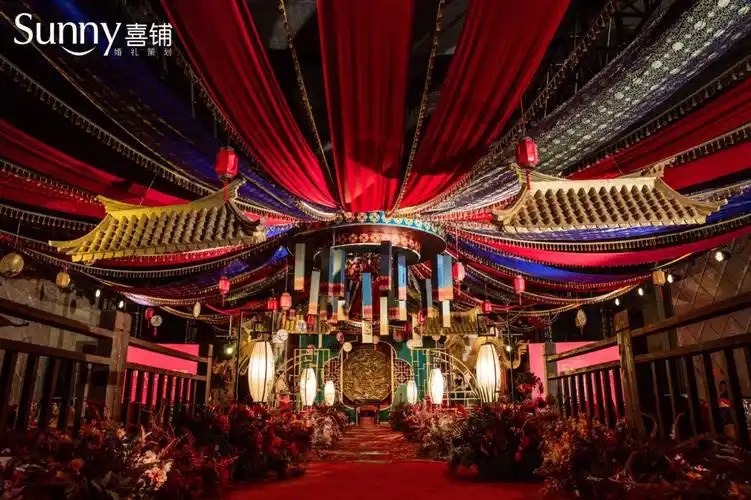 是很多人眼中形容传统中式建筑的的词汇,如今我们把它搬到了婚礼现场