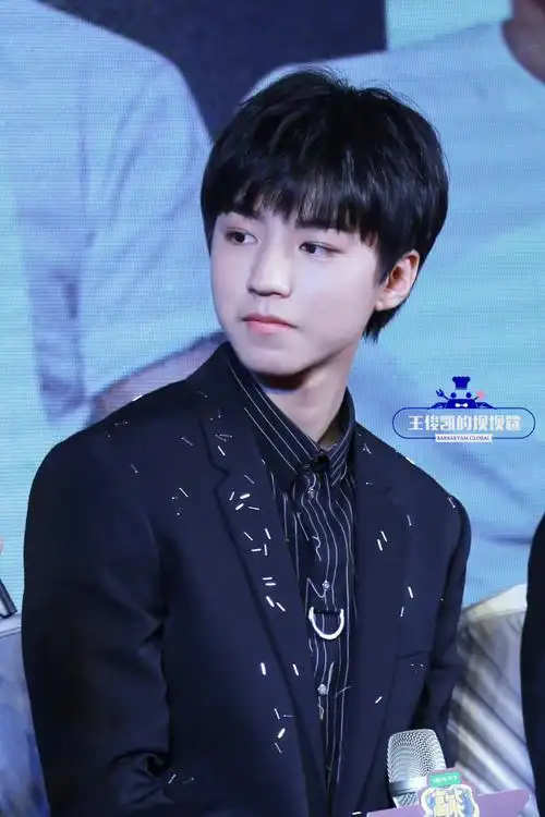 tfboys-王俊凯  图cr:logo 侵删