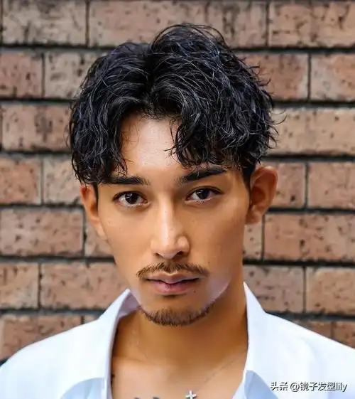 最新男士发型图片大全(男士好看又帅气的发型)(12)
