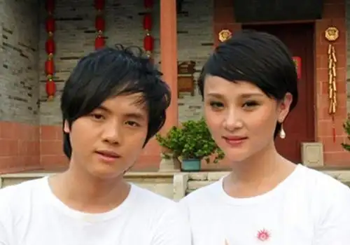 图情歌王子郑源和他老婆结婚照享有彩铃天王美誉