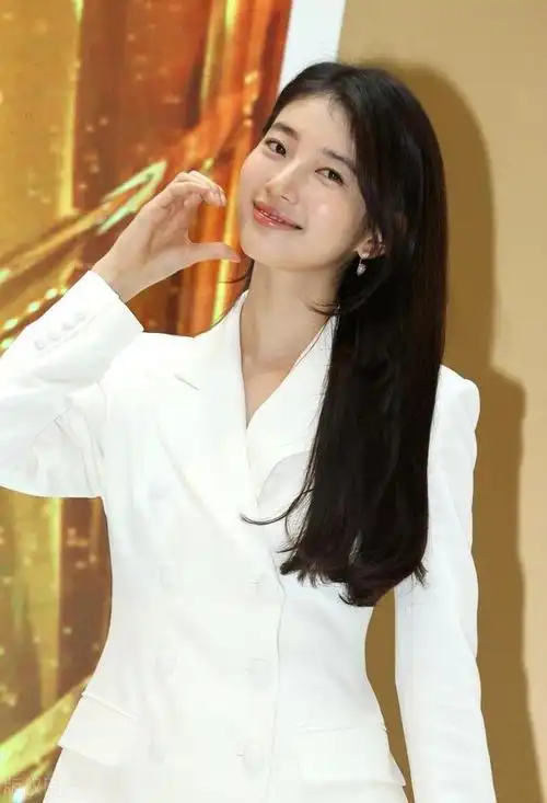 3 日,在韩国首尔,hanmac 快闪店迎来了开业活动,而韩国知名艺人裴秀智