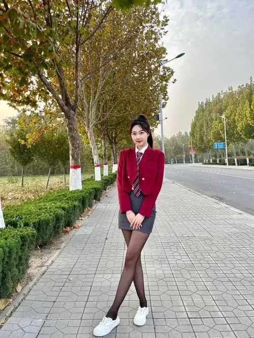 性感美女学生妹丝袜美腿诱惑写真