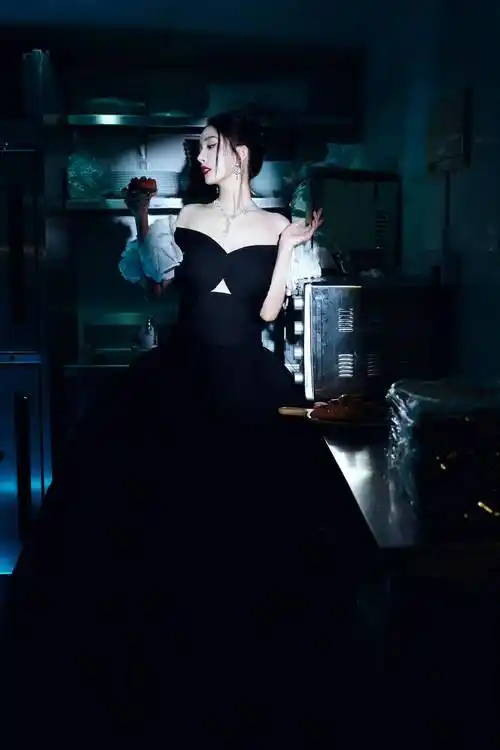 盘点一波"微博之夜"女明星之黑色礼服造型,你pick谁?_时尚_风格_身材