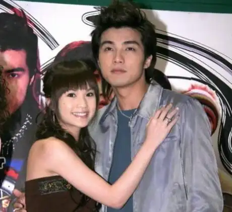 她的故事比你想得更精彩|李荣浩|罗志祥|贺军翔|邱泽|余文乐_网易订阅