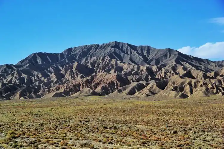 穿越沙漠戈壁和无人区探秘神奇的柴达木盆地