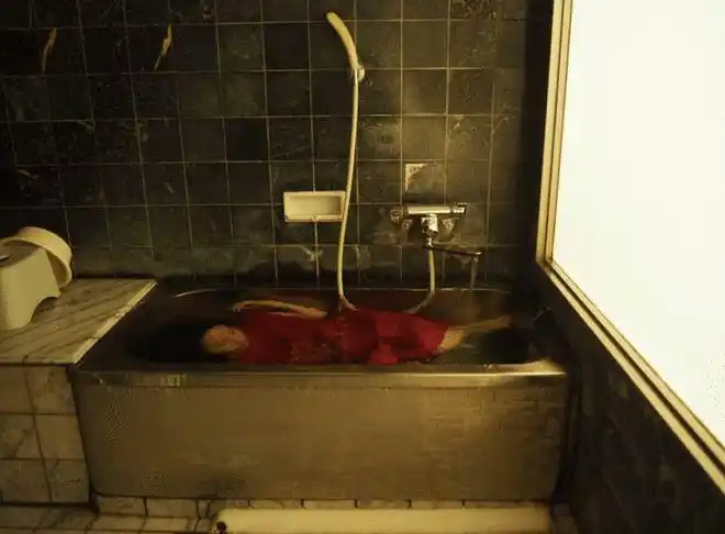 ins最美尸体日本小护士拍下300多张自己的死亡写真网友看不懂但大受