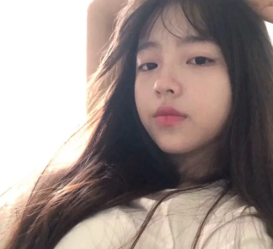 ins招桃花女生头像