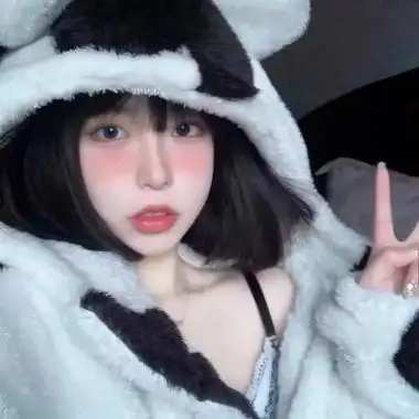 戴帽子气质优雅女生真人头像图片