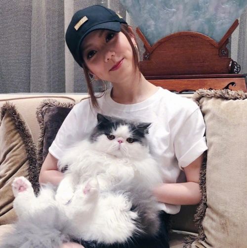 有一种嘴巴叫邓紫棋的"金鱼嘴",嘟嘴卖萌唱歌,网友:学不来