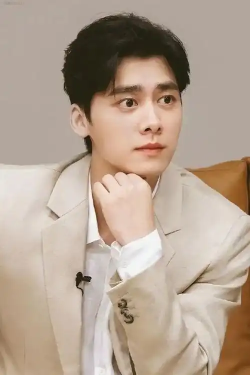 爆红半年后,贾玲变了|李易峰|普拉达|电影导演_网易订阅