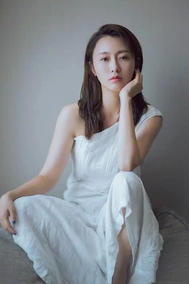 34岁潘阳再晒清纯美照片,网友:美到冒泡泡,厉害了,我的小姐姐