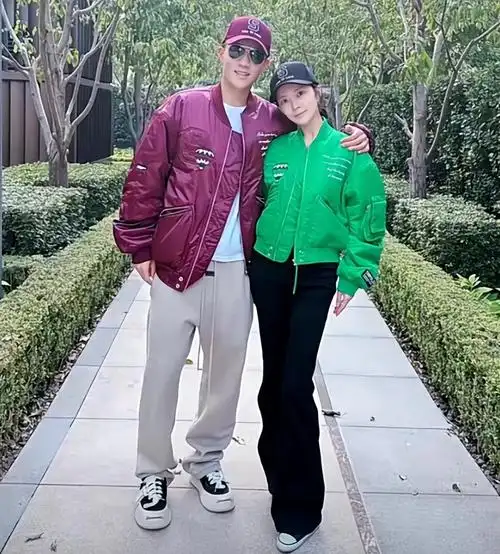 杜淳老婆王灿个人资料简介,王灿晒与女儿温馨合照)