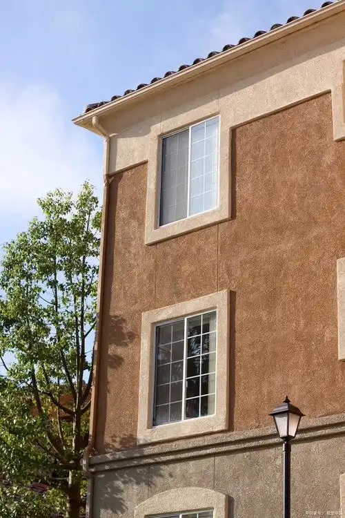 真石漆和水包砂外墙漆的区别是什么?从5个方面来分析