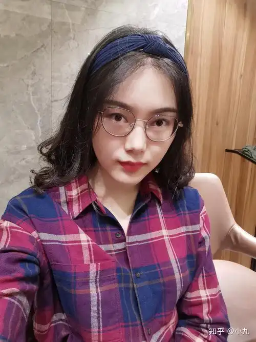 戴眼镜的女孩怎样自拍好看