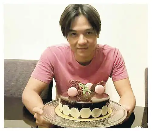 舒淇赴京宣传《聂隐娘》冯德伦庆41岁生日